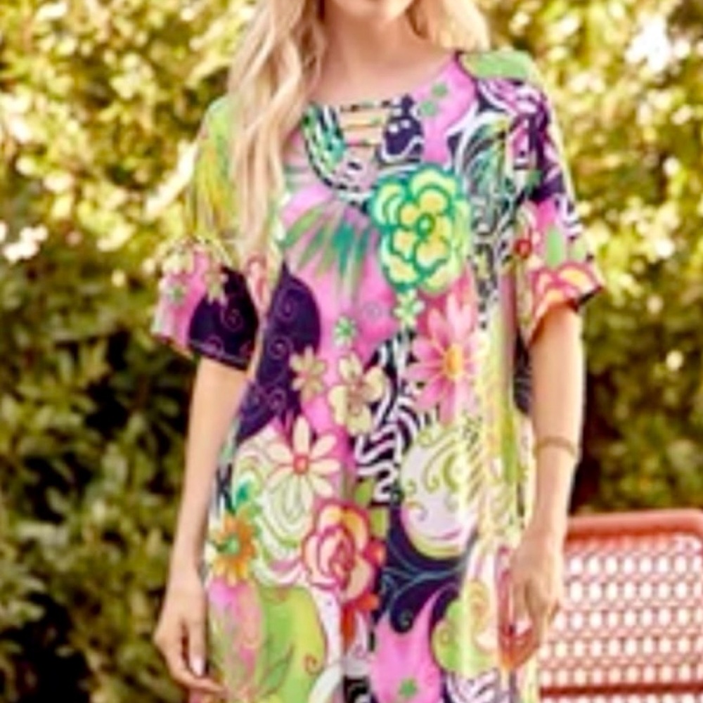 New Abstract Art design Sew in Love dress size Small runs big!
